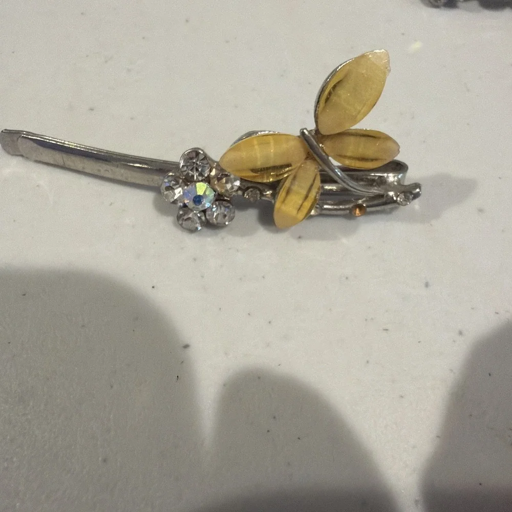 VTG 2 Hair Clips Women's Rhinestone Flower Butterfly Silvertone READ MORE‎
